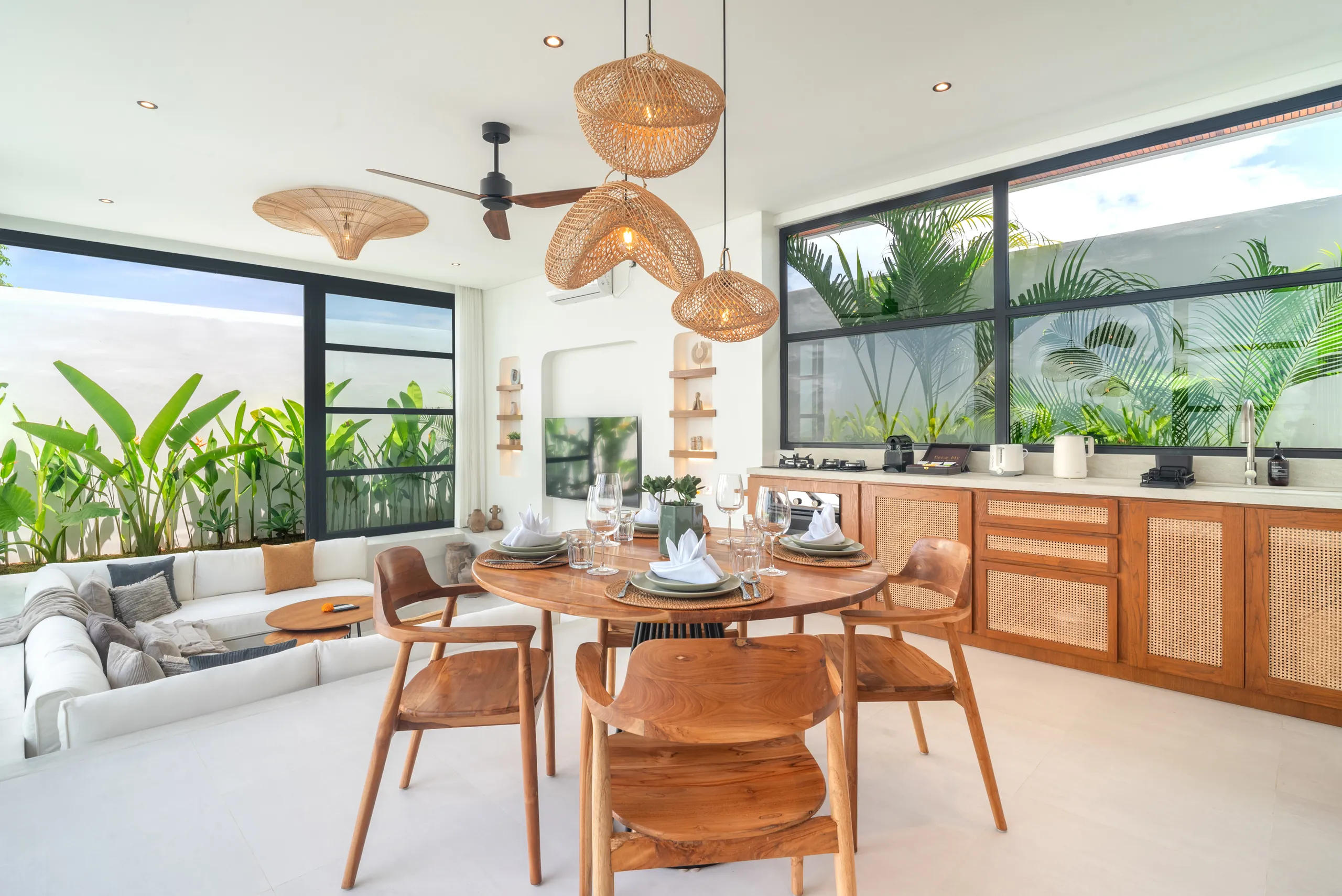 Open-plan dining area and sunken lounge with kitchen view at Villa Sofra